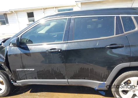 2021 Jeep Compass Latitude 4X4 z USA, uszkodzony, nr VIN 3C4NJDBB8MT558325